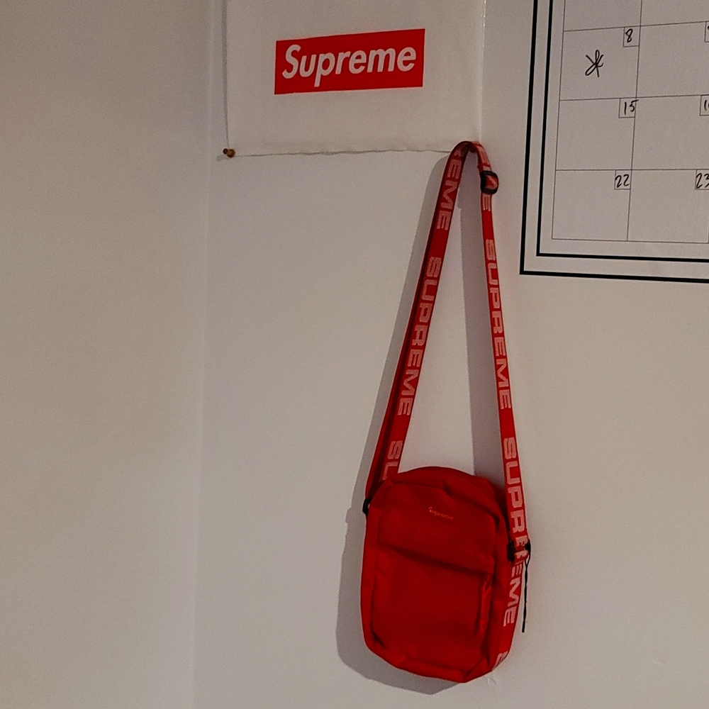 Supreme shoulder bag red